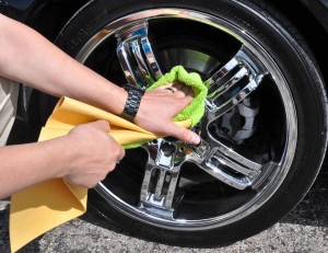 Microfiber-Cloth-For-Cars-Wheel-and-Rim-Cleaning